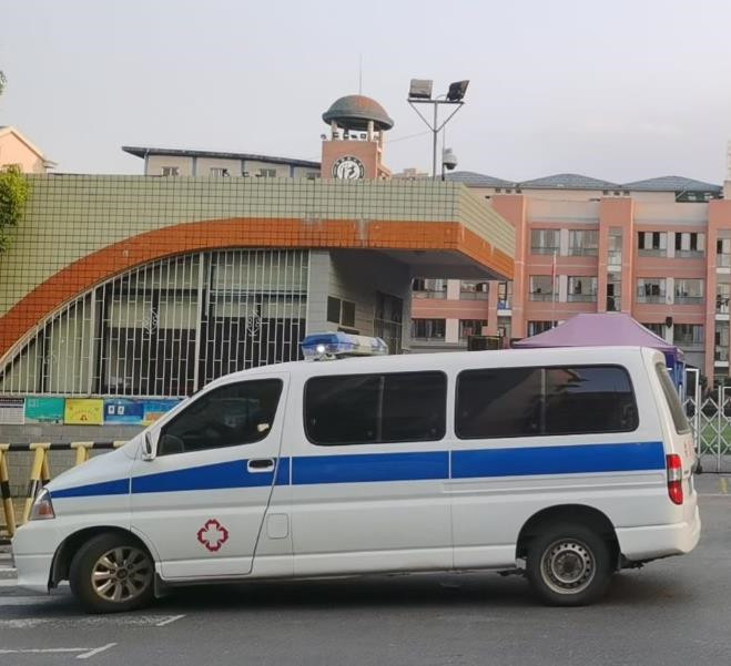 高平救护车出租护送骨折病人一公里多少钱